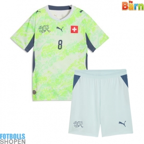 Billiga Schweiz Remo Freuler #8 Bortatröja Barn VM 2026 Kortärmad (+ Korta byxor)